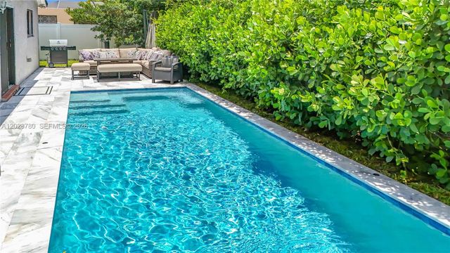10460 NW 4th St, Plantation, FL 33324