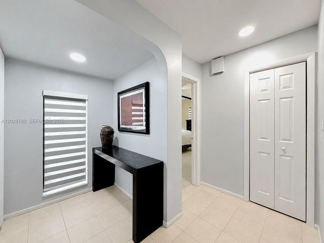 10460 NW 4th St, Plantation, FL 33324