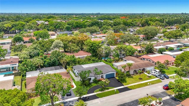 10460 NW 4th St, Plantation, FL 33324