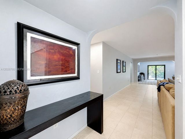 10460 NW 4th St, Plantation, FL 33324