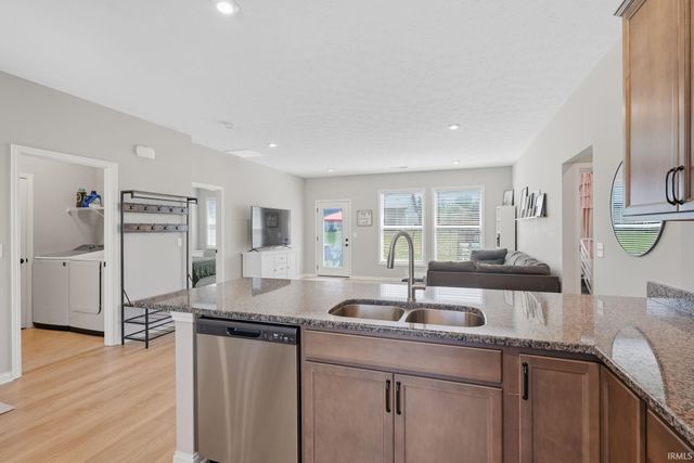 9867 Monte Way, Newburgh, IN 47630