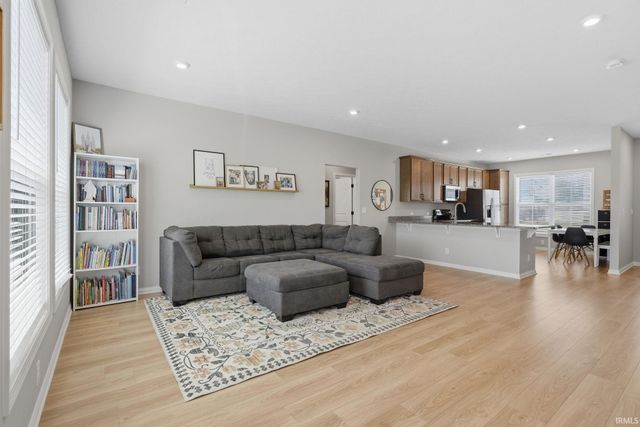 9867 Monte Way, Newburgh, IN 47630