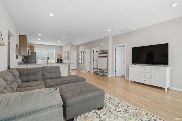 9867 Monte Way, Newburgh, IN 47630