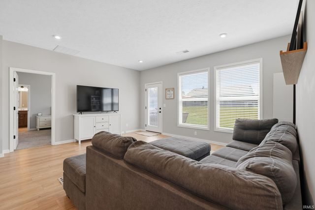 9867 Monte Way, Newburgh, IN 47630