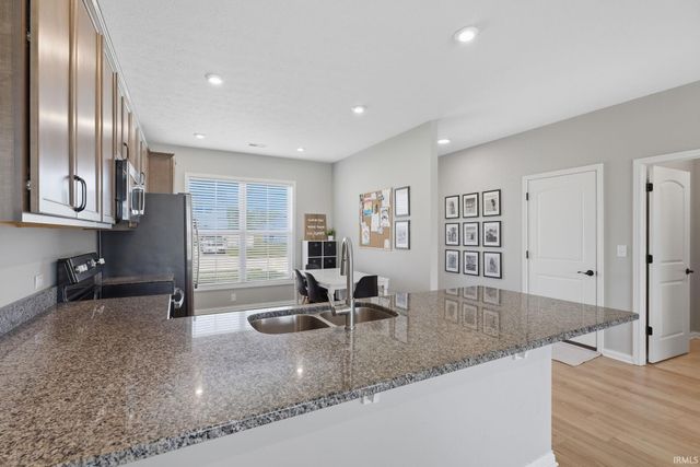 9867 Monte Way, Newburgh, IN 47630