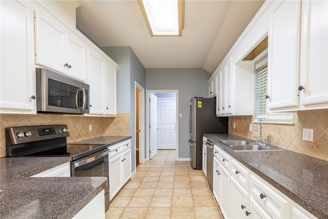 208 Bernburg Court, College Station, TX 77845