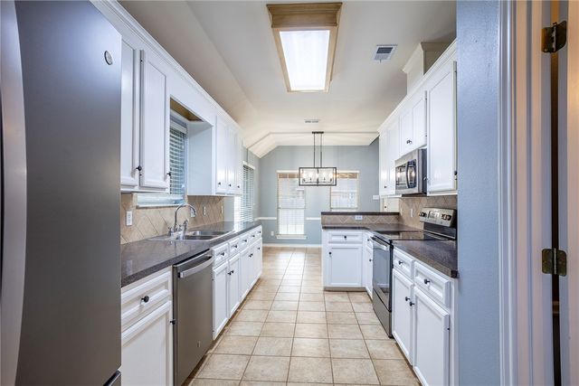 208 Bernburg Court, College Station, TX 77845