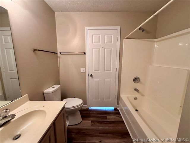 203 Colonial Club Drive, New Albany, IN 47150
