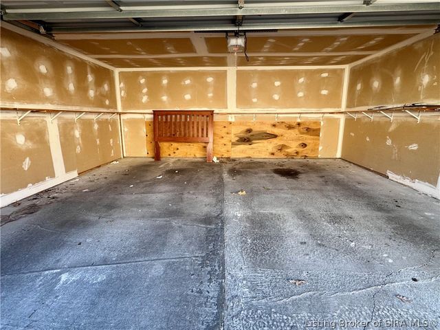 203 Colonial Club Drive, New Albany, IN 47150