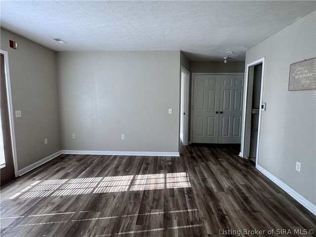 203 Colonial Club Drive, New Albany, IN 47150