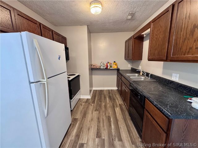 203 Colonial Club Drive, New Albany, IN 47150