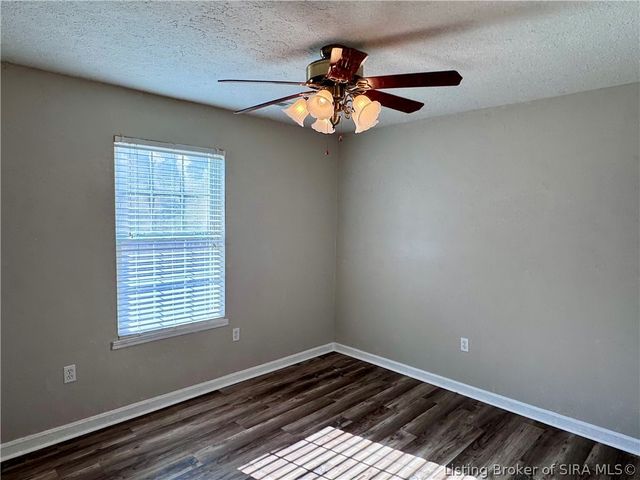 203 Colonial Club Drive, New Albany, IN 47150