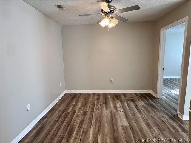 203 Colonial Club Drive, New Albany, IN 47150