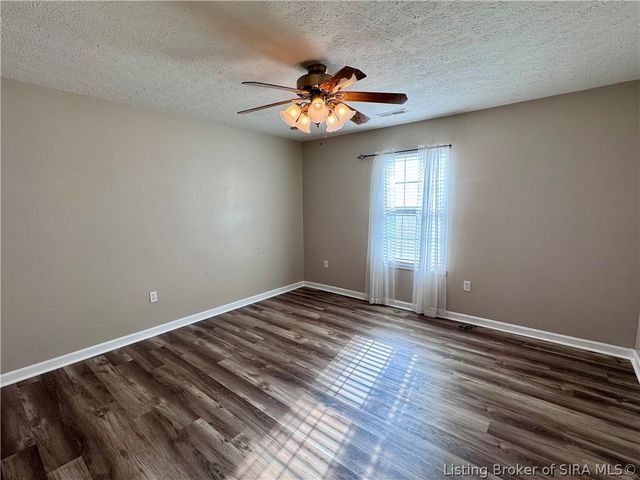 203 Colonial Club Drive, New Albany, IN 47150