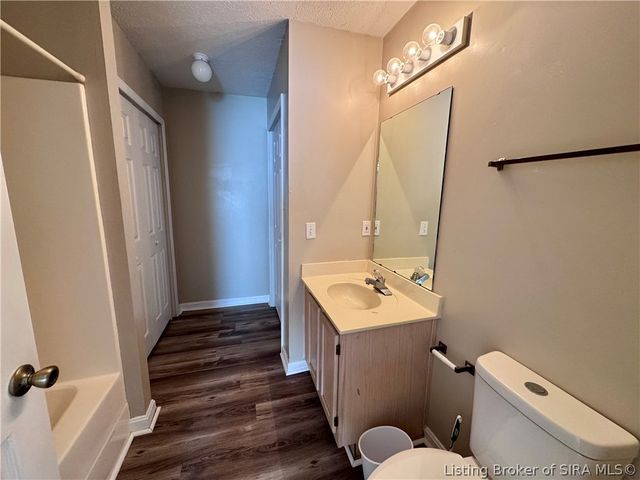 203 Colonial Club Drive, New Albany, IN 47150