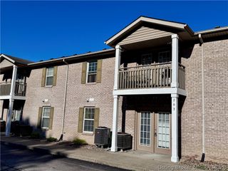 203 Colonial Club Drive, New Albany, IN 47150