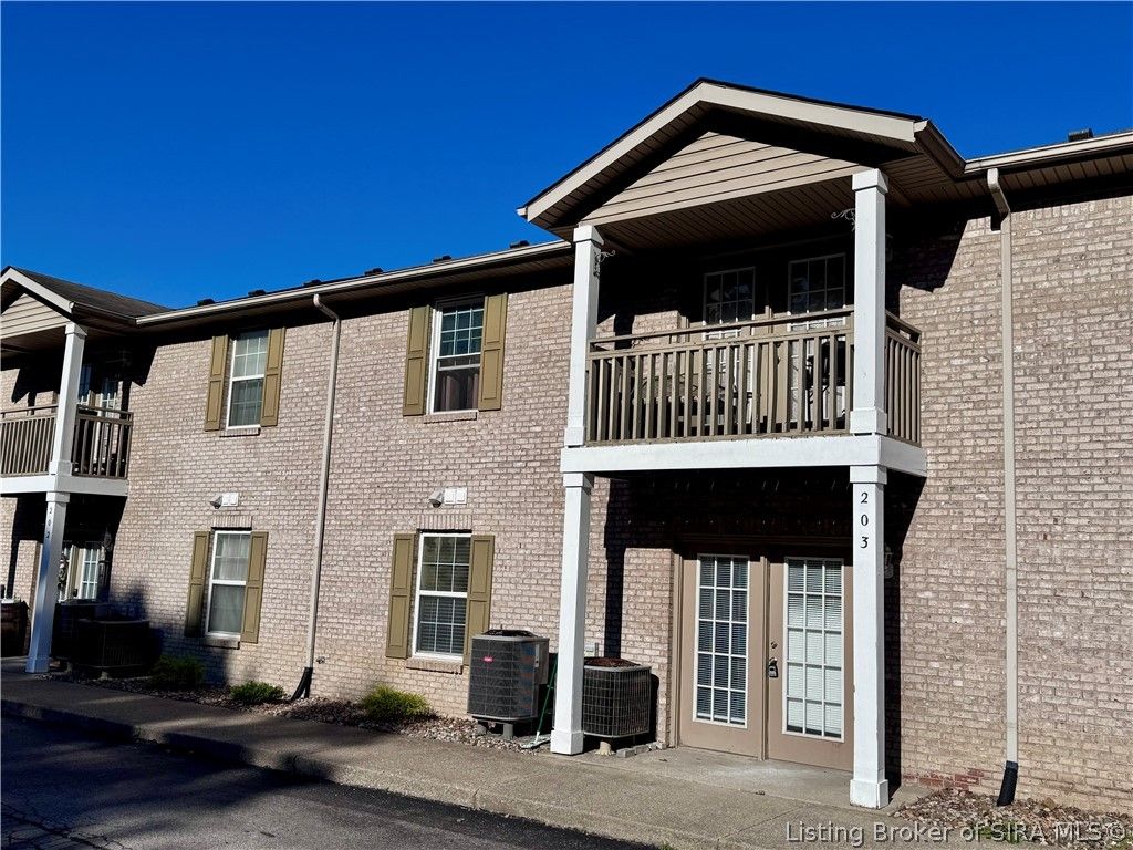 203 Colonial Club Drive, New Albany, IN 47150
