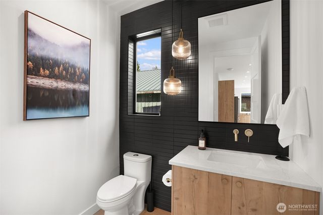 811 E Hyak Dr, Snoqualmie Pass, WA 98068