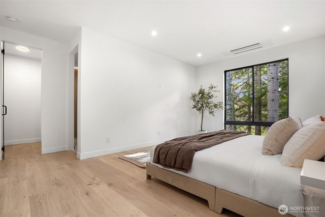 811 E Hyak Dr, Snoqualmie Pass, WA 98068