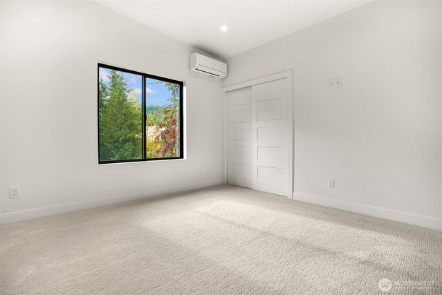 811 E Hyak Dr, Snoqualmie Pass, WA 98068