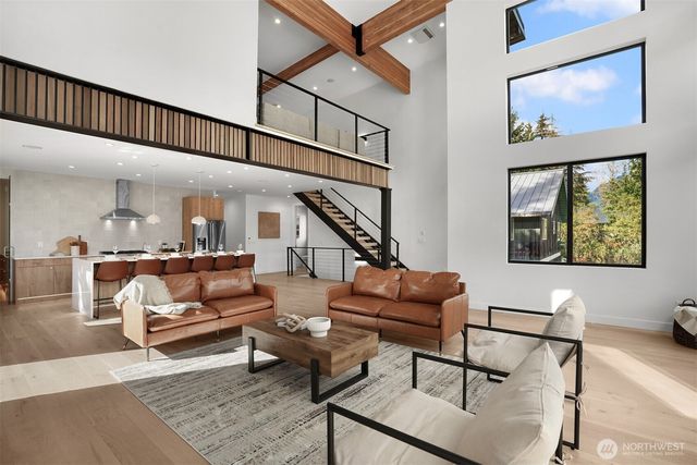 811 E Hyak Dr, Snoqualmie Pass, WA 98068