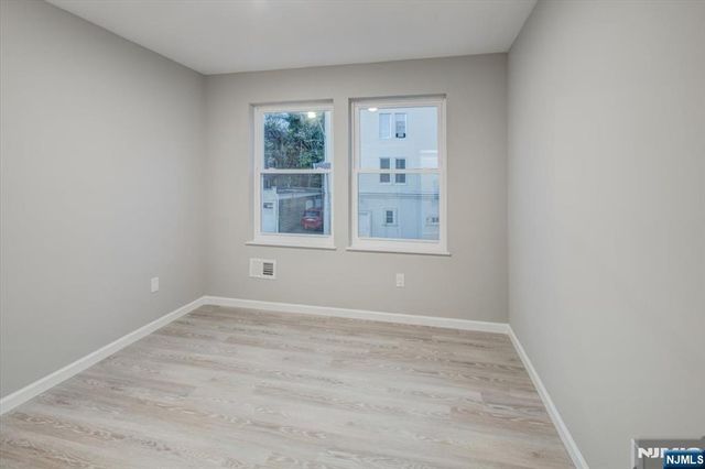 1081 18th Avenue, Newark, NJ 07106