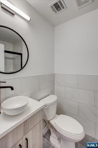 1081 18th Avenue, Newark, NJ 07106