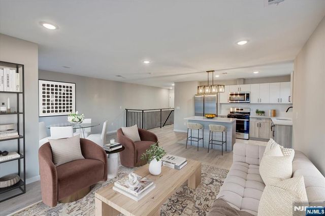 1081 18th Avenue, Newark, NJ 07106