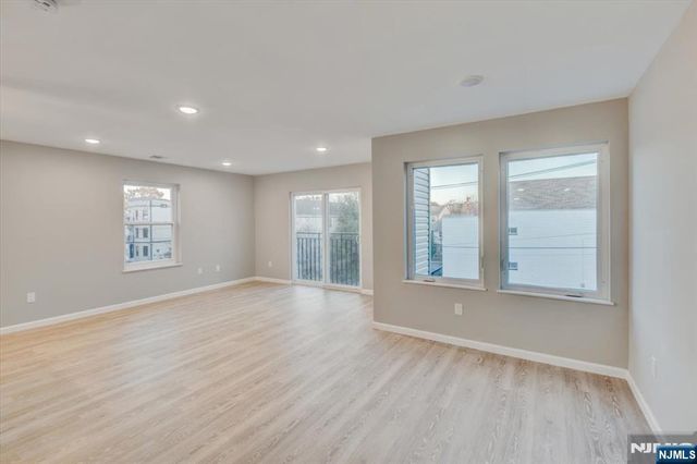 1081 18th Avenue, Newark, NJ 07106