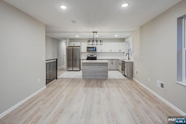1081 18th Avenue, Newark, NJ 07106