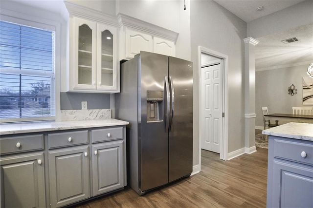 203 Pecanwood Drive, Lake Charles, LA 70605