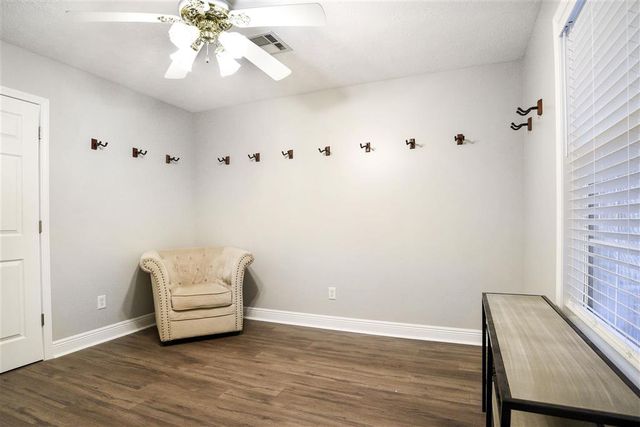 203 Pecanwood Drive, Lake Charles, LA 70605