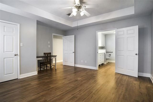 203 Pecanwood Drive, Lake Charles, LA 70605