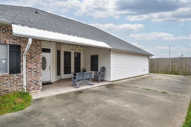 203 Pecanwood Drive, Lake Charles, LA 70605