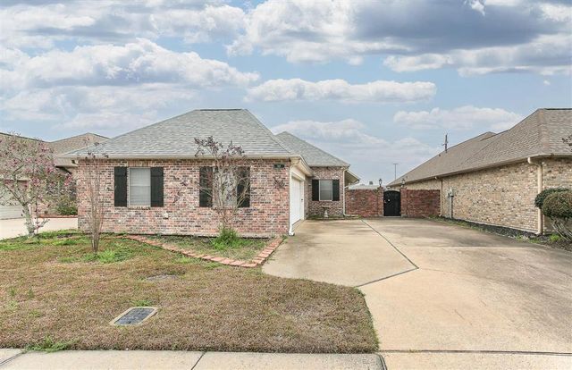 203 Pecanwood Drive, Lake Charles, LA 70605