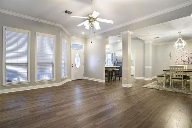 203 Pecanwood Drive, Lake Charles, LA 70605