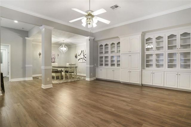 203 Pecanwood Drive, Lake Charles, LA 70605