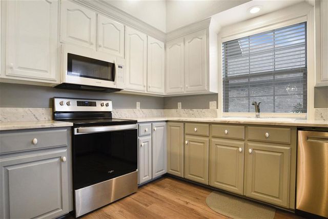 203 Pecanwood Drive, Lake Charles, LA 70605