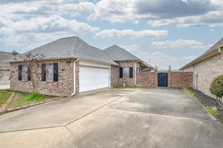 203 Pecanwood Drive, Lake Charles, LA 70605