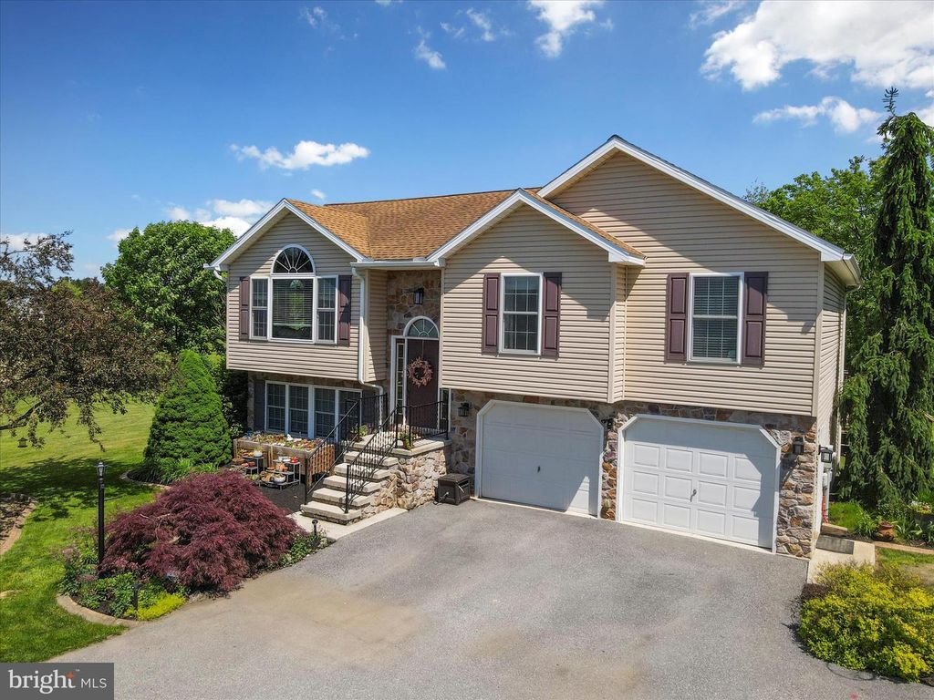 1136 ASHTON DRIVE, Shippensburg, PA 17257