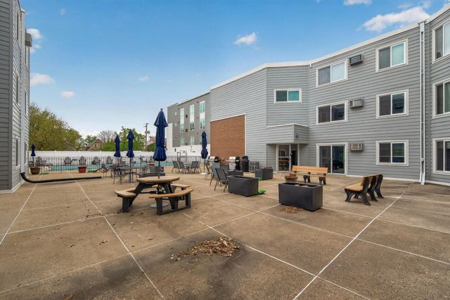 333 8th Street SE 117, Minneapolis, MN 55414