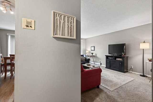 333 8th Street SE 117, Minneapolis, MN 55414
