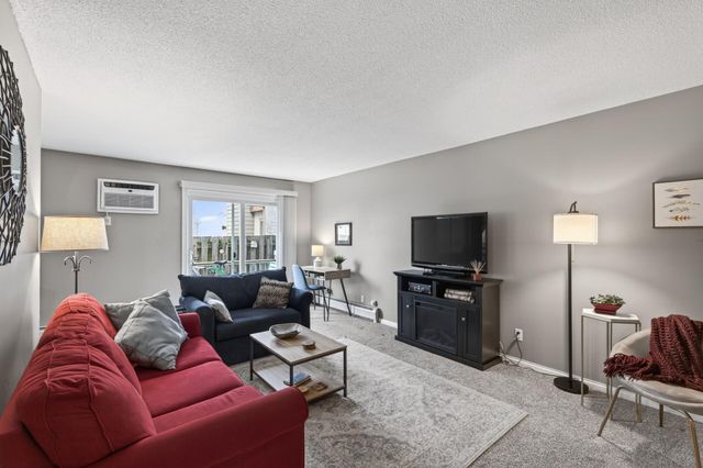 333 8th Street SE 117, Minneapolis, MN 55414