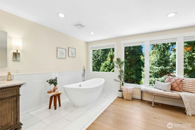 13525 62nd Avenue NE, Kirkland, WA 98034