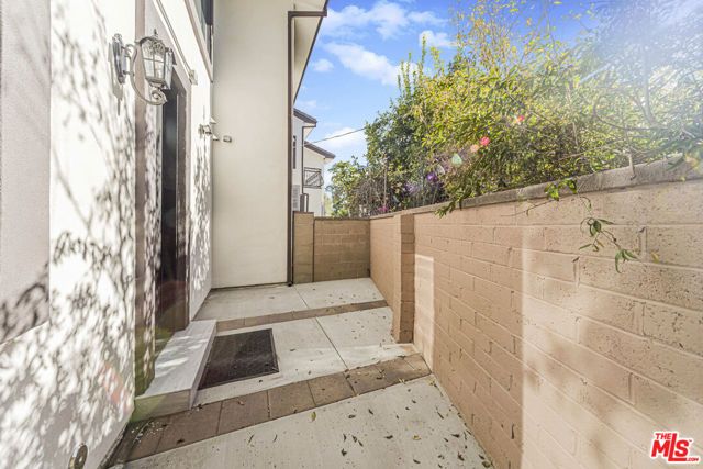 2017 Centinela C, Santa Monica, CA 90404