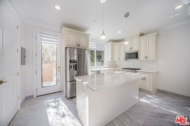 2017 Centinela C, Santa Monica, CA 90404