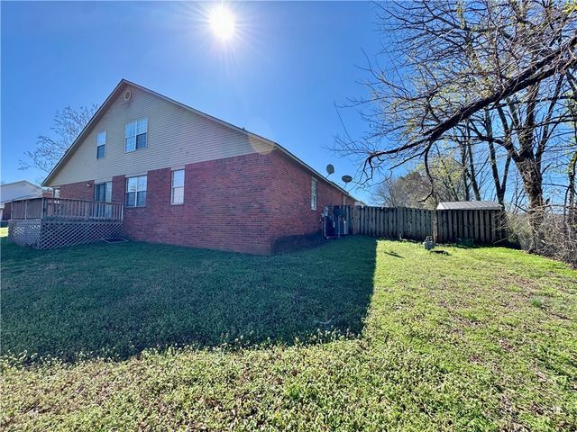 1837 Pointer Lane, Fayetteville, AR 72703