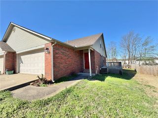 1837 Pointer Lane, Fayetteville, AR 72703
