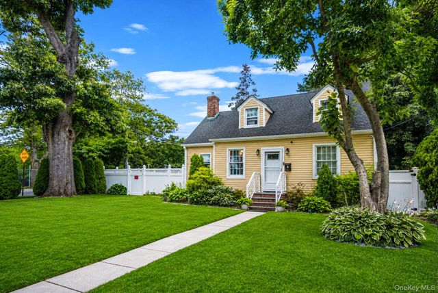 86 Jesse Street, Freeport, NY 11520