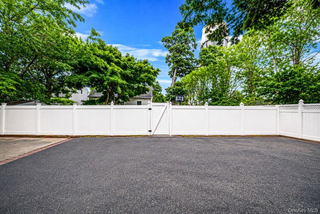 86 Jesse Street, Freeport, NY 11520